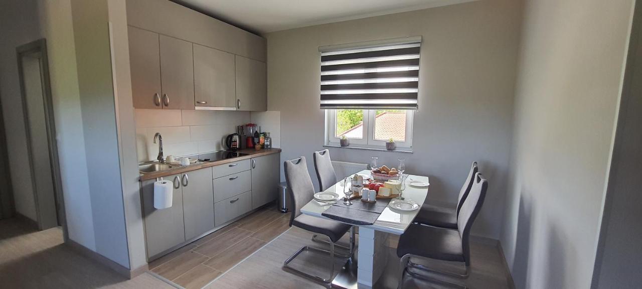 Apartmani Fenestra Tesla I Faust Otočac Exterior foto