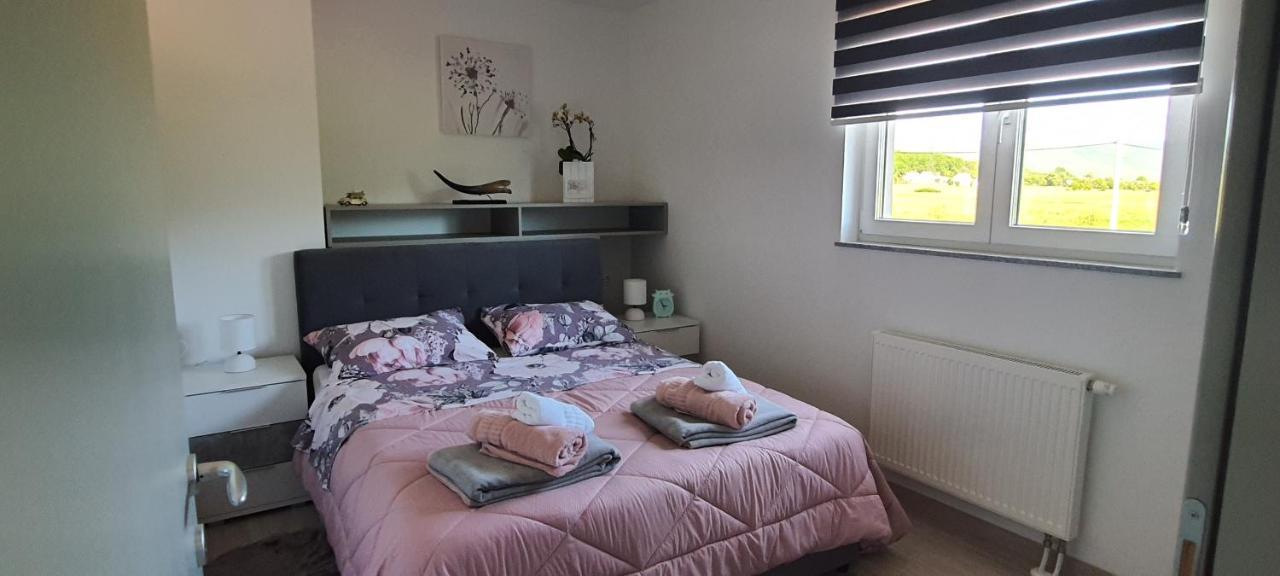 Apartmani Fenestra Tesla I Faust Otočac Exterior foto
